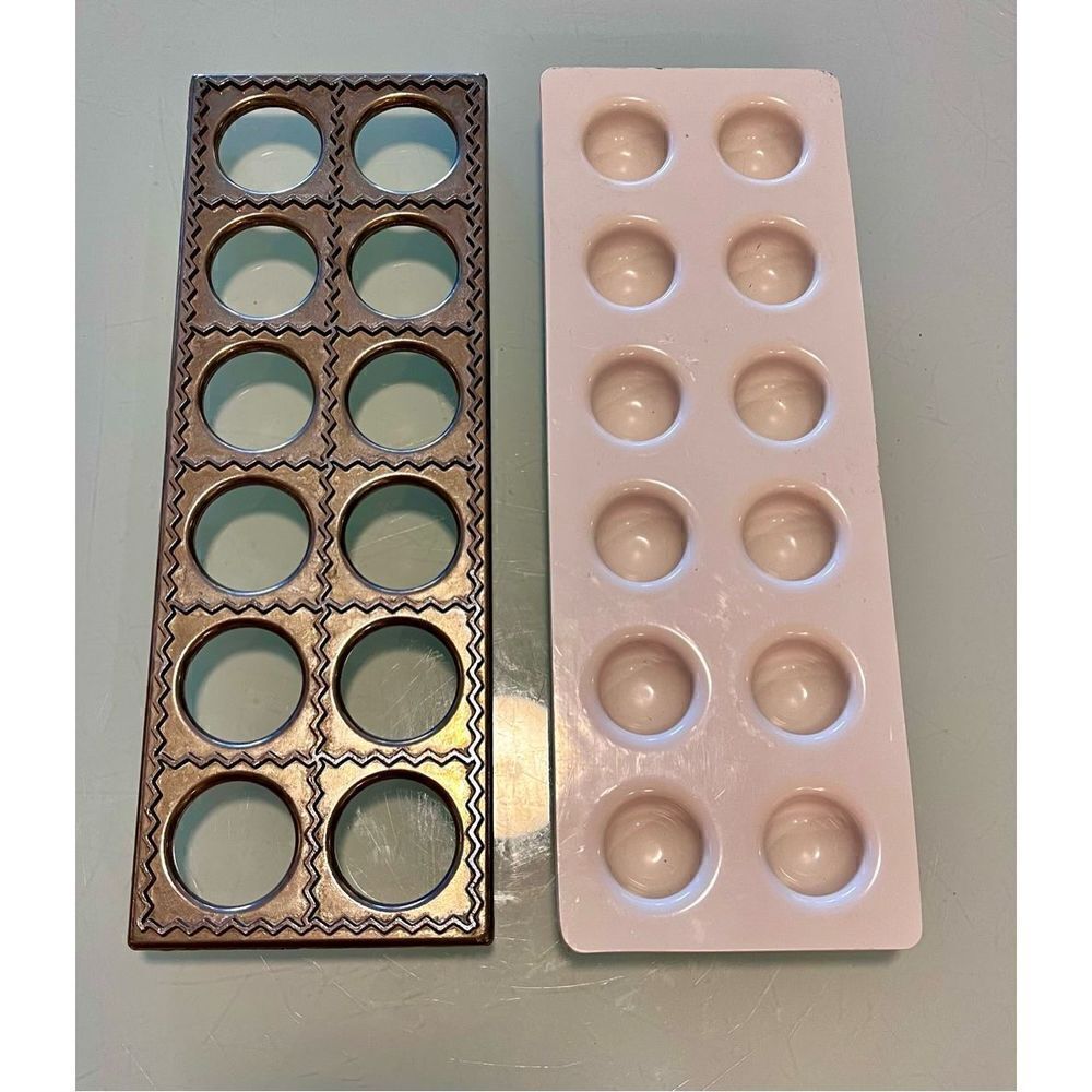 VTG Ravioli Plate #512-A Vitantonio Mfg. Co Eastlake OH Sturdy Vtg Ravioli Press